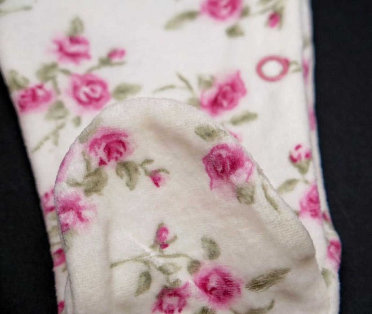 Enterito Floreado De Plush Manga Larga Con Pie