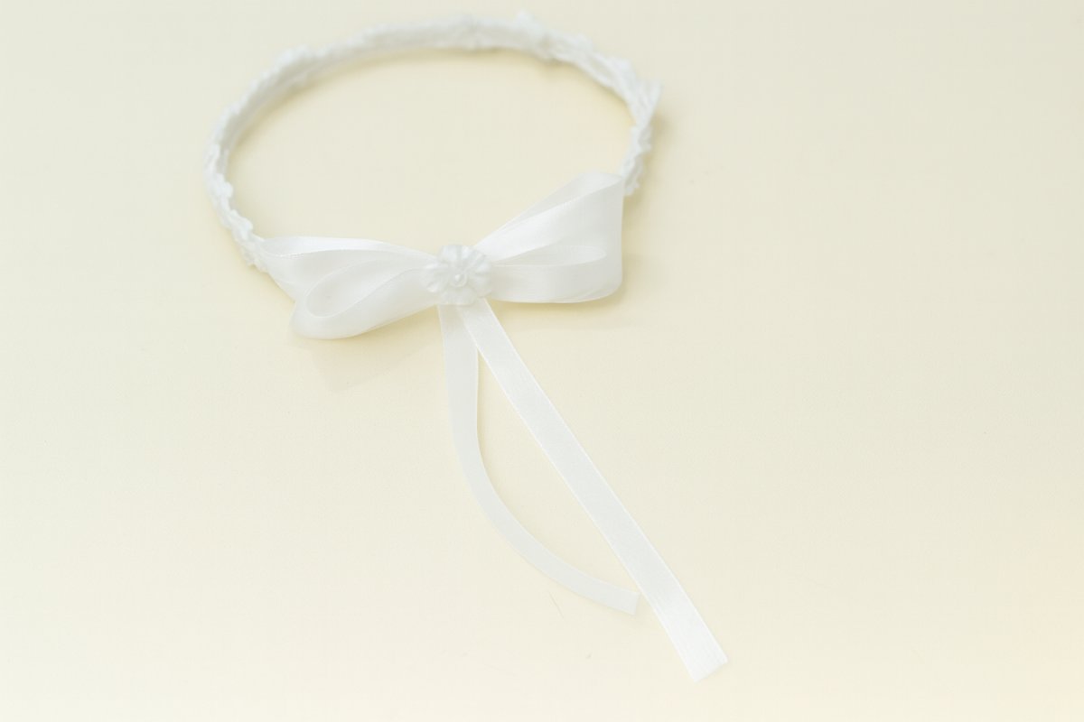 Corona Con Flores Encaje y Moño