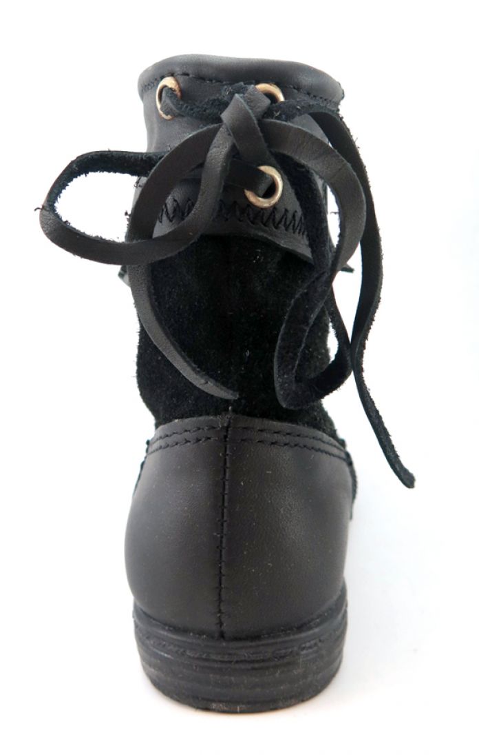 Bota caña corta de cuerina y gamuza "GISE"