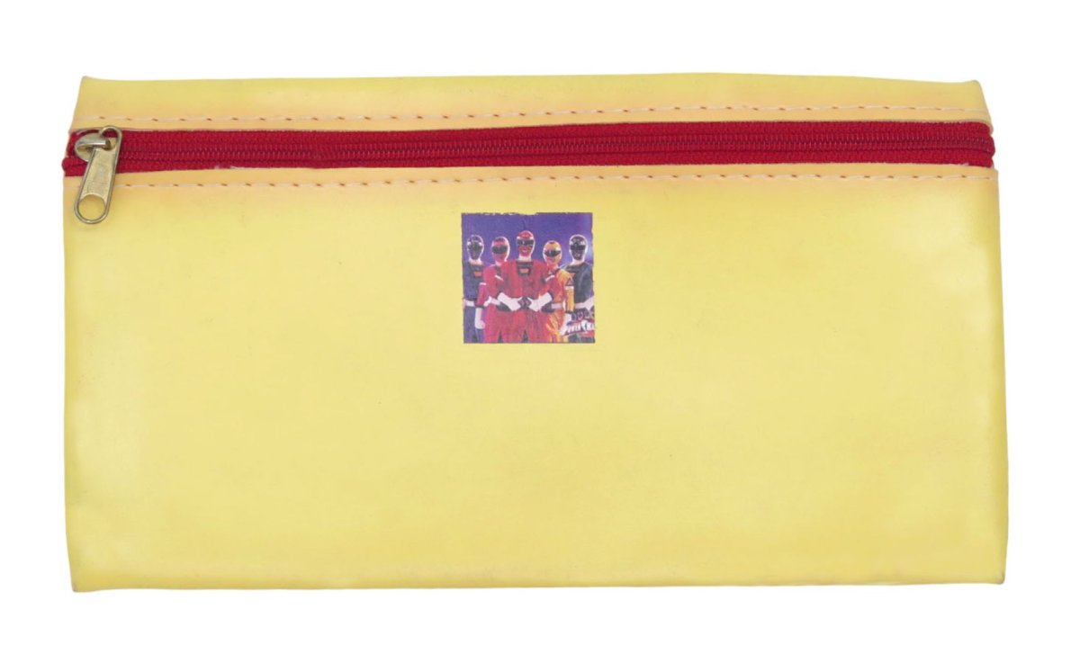 Cartuchera Amarilla con 1 cierre con estampado de personajes