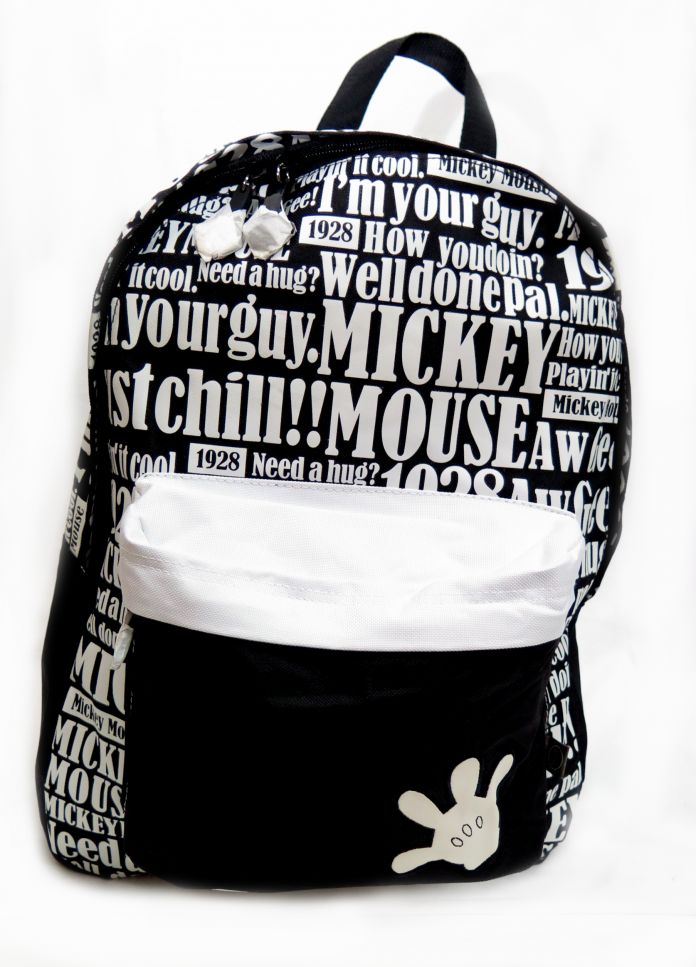 Mochila grande espalda mickey escrita en blanco y negro con 1 bolsillo con una mano