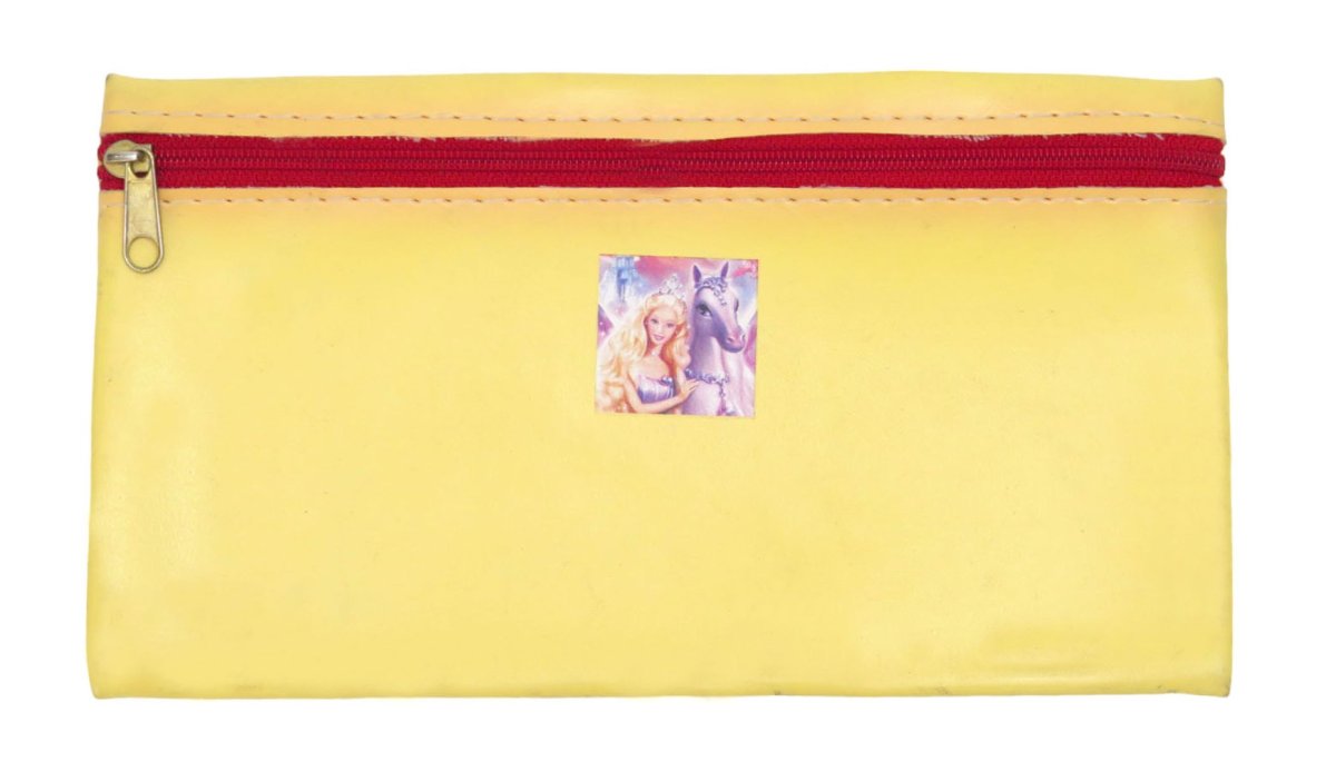 Cartuchera Amarilla con 1 cierre con estampado de personajes