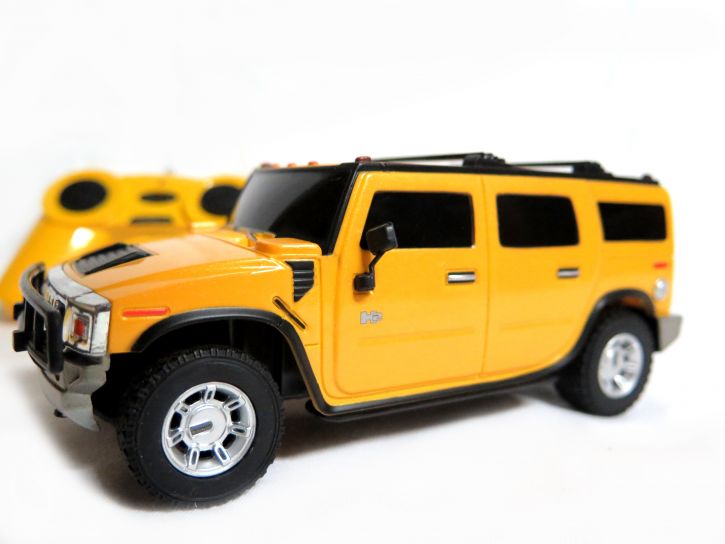 Auto a Radio Control hummer H2 SUV. 17cm Rastar