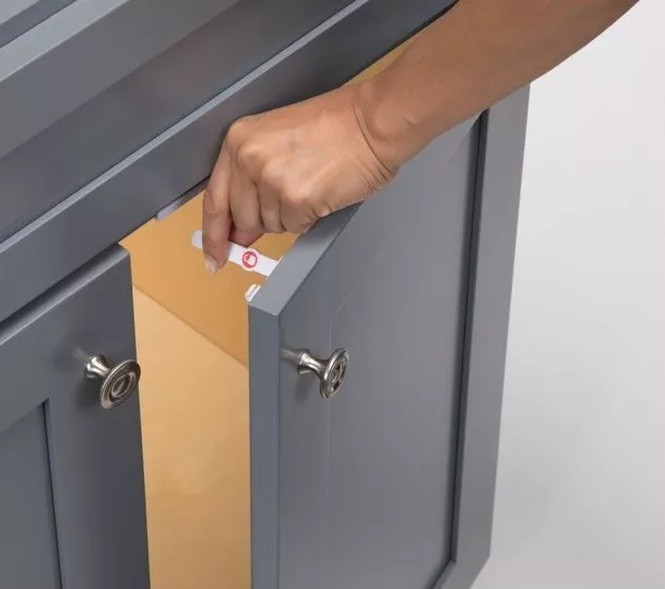 Traba De Seguridad Cajones Adhesive Cabinet & Drawer Latches (x4 pack)