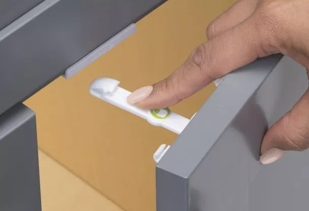 Traba De Seguridad Cajones Adhesive Cabinet & Drawer Latches (x4 pack)