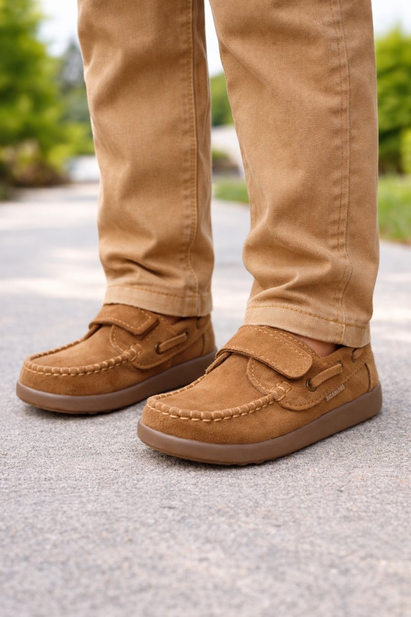 Zapato Nautico Con Velcro de Gamuza - Mocasin