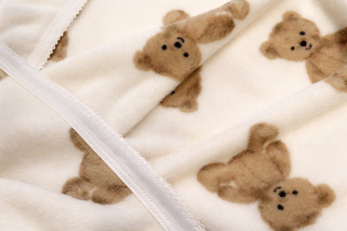 Manta Piel  Estampada de Oso con Picot